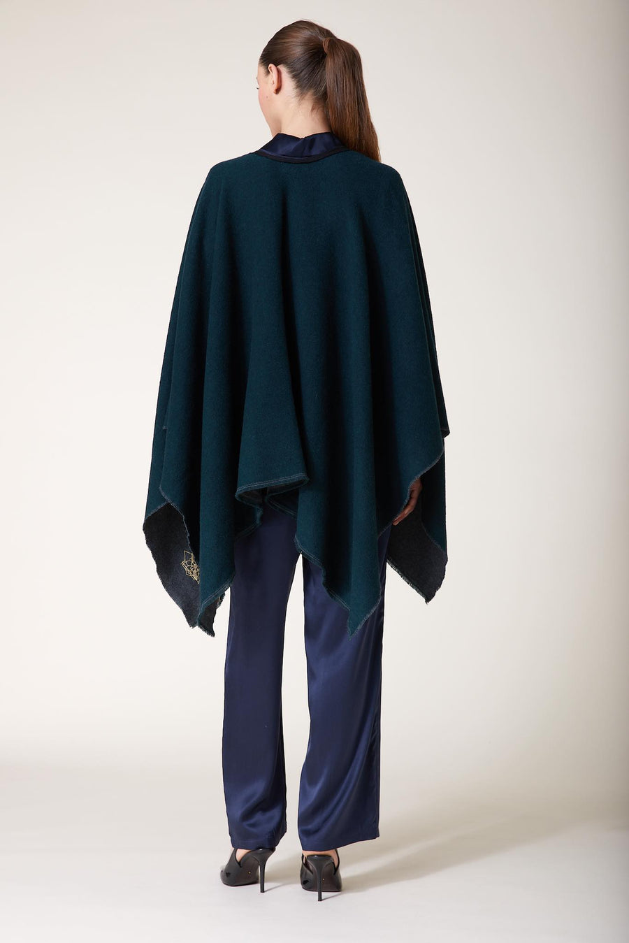 ADALIA Cape — Forest Green – Grey