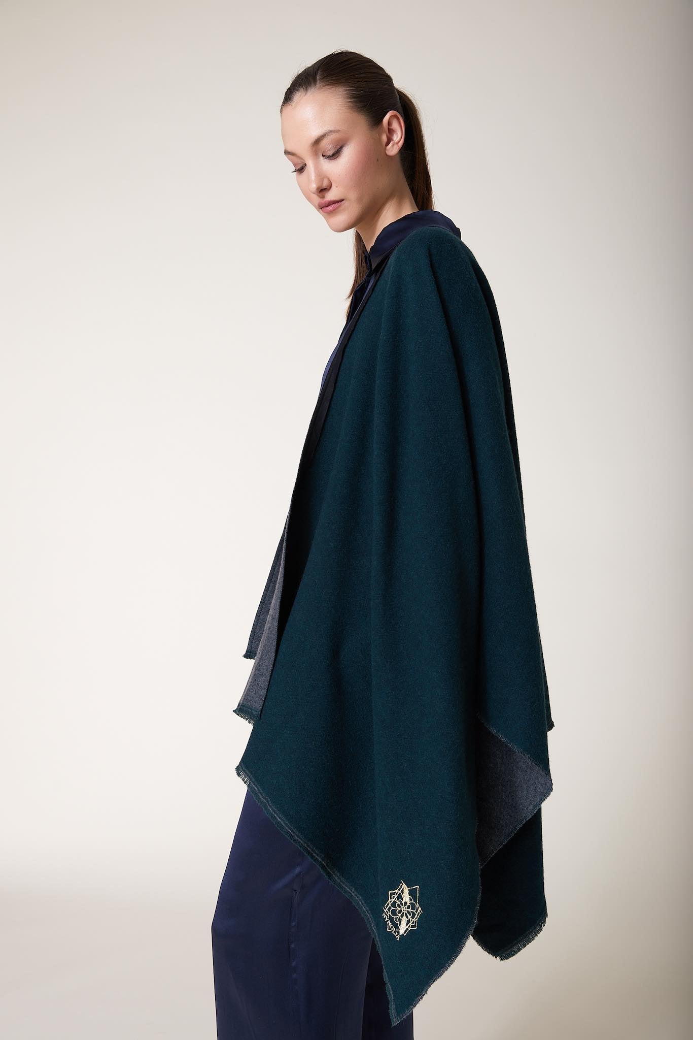 ADALIA Cape — Forest Green – Grey