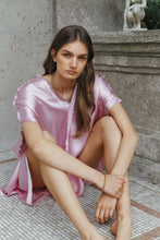 Load and play video in Gallery viewer, Brunette girl wearing pure silk kaftan dress Springs in pink
