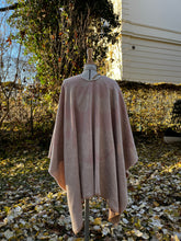 Load image into Gallery viewer, ADALIA ELEVEN – Cashmere Cape

